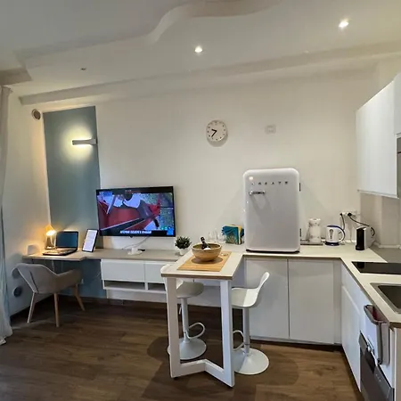 Monolocale Per 2 Nel Centro Di - Aurea ! 파르마