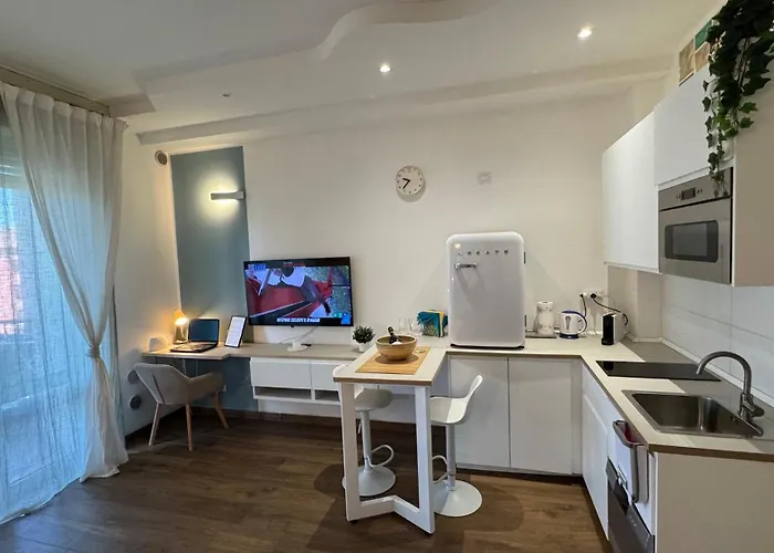 Monolocale Per 2 Nel Centro Di - Aurea ! Parma